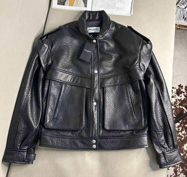 Куртка Saint Laurent женский кожа черный 141086