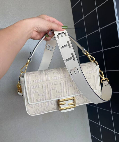 Сумка Fendi Baguette женский текстиль белый 188467-2