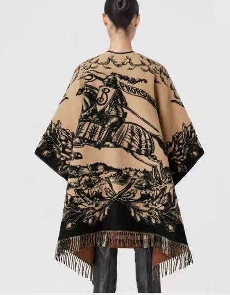 Пончо Burberry женский бежевый 125678-2