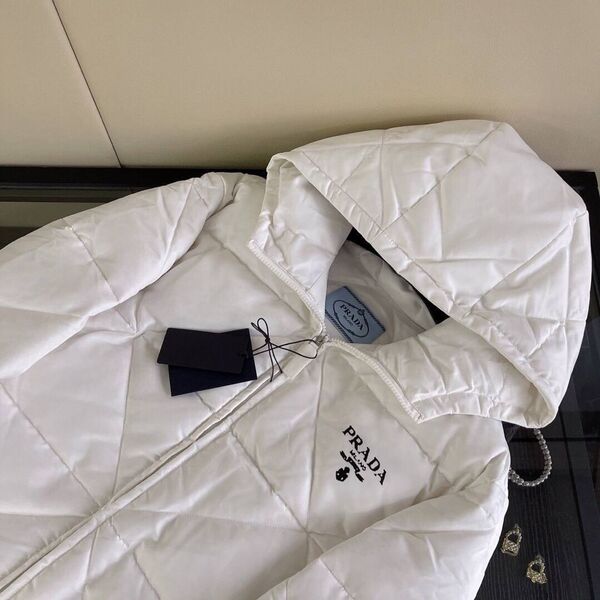 Пуховик Prada женский белый 63228-2