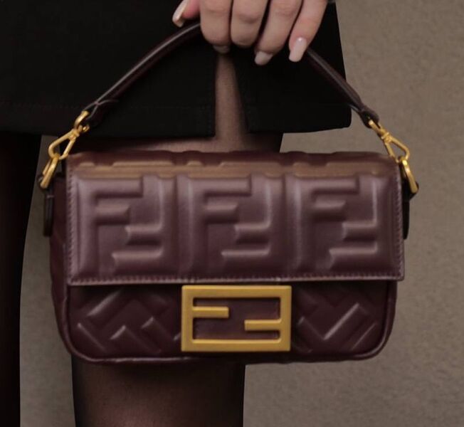 Сумка Fendi Baguette женский кожа 136606