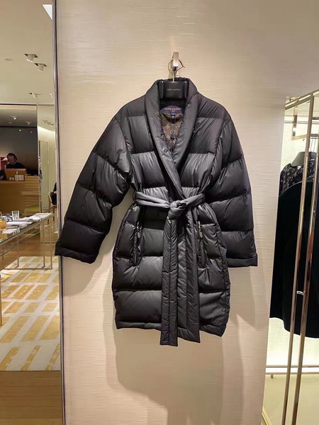 Пуховик Louis Vuitton женский черный 93276-4