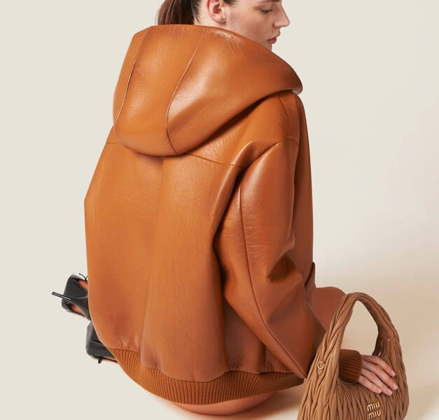 Куртка Miu Miu женский кожа бежевый 137829-2