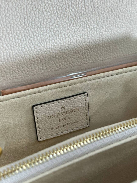 Сумка Louis Vuitton Pochette Metis женский кожа белый 148635-6