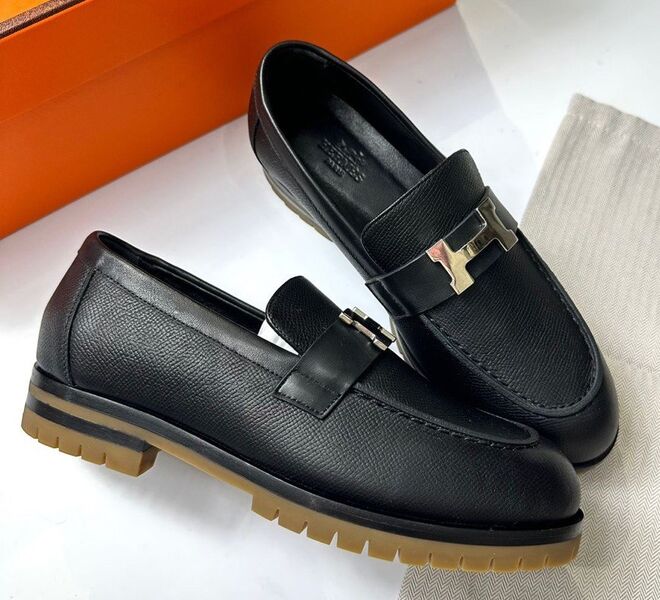 Лоферы Hermès женский кожа черный 124302
