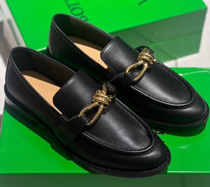 Лоферы Bottega Veneta женский кожа черный 163308