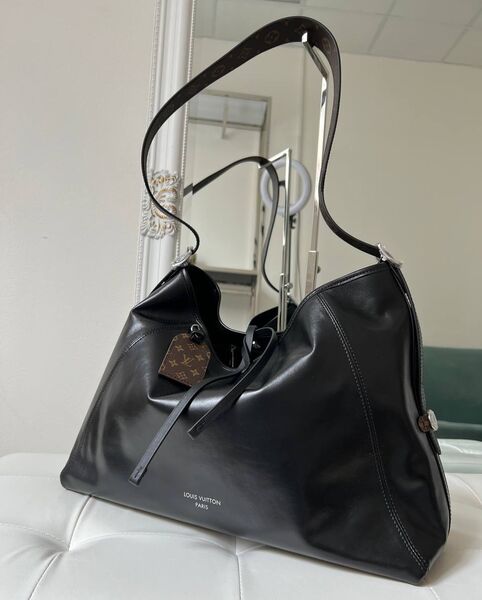 Сумка Louis Vuitton женский кожа черный 147350