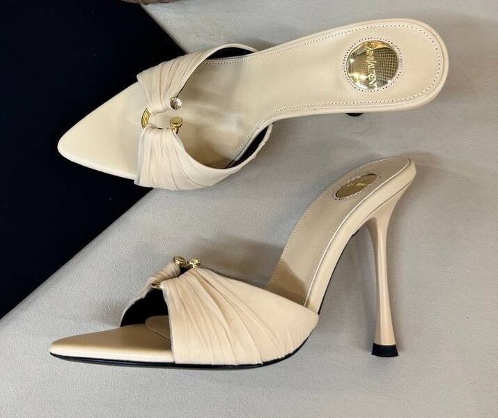 Шлепки Saint Laurent женский кожа swift молочный 192497
