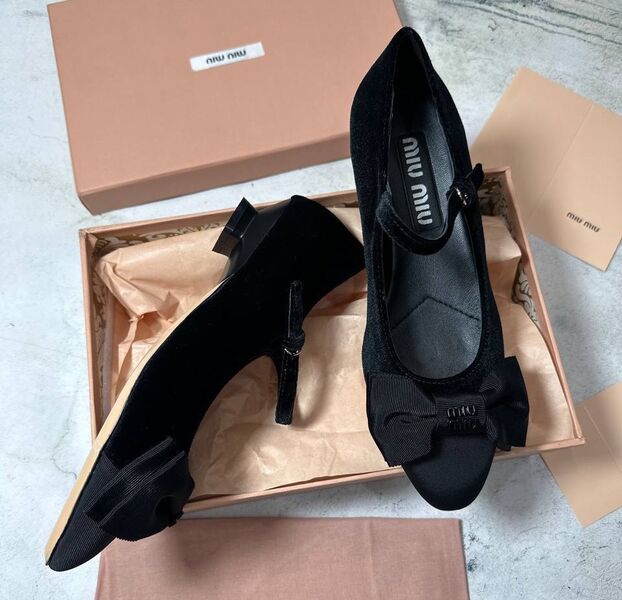 Балетки Miu Miu женский велюр черный 183450