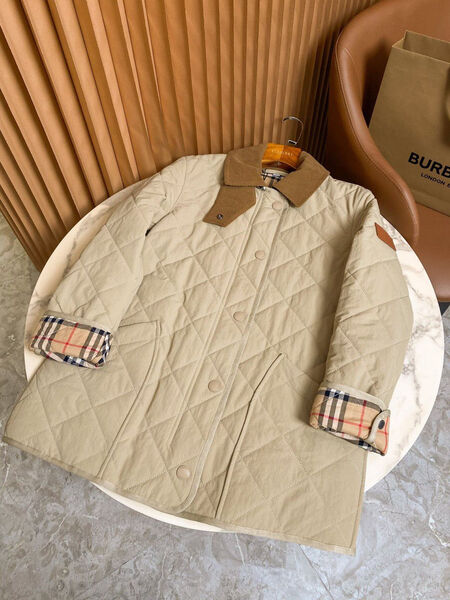 Куртка Burberry женский бежевый 106848-3