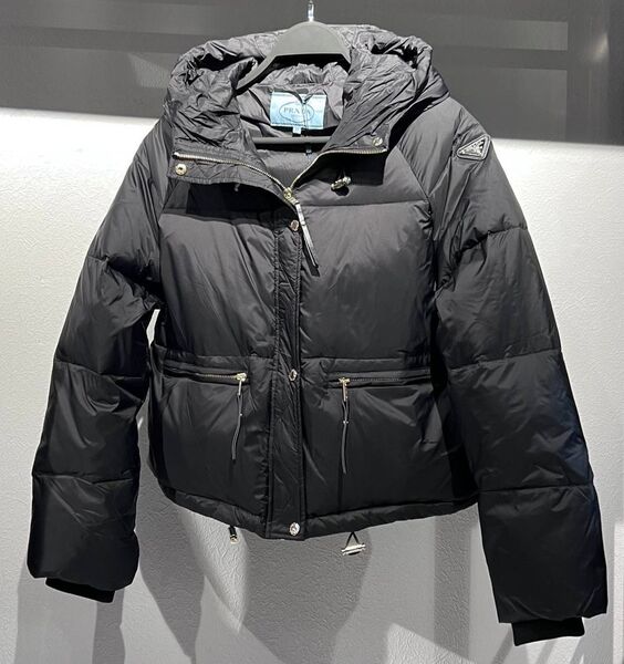 Пуховик Prada женский черный 127601