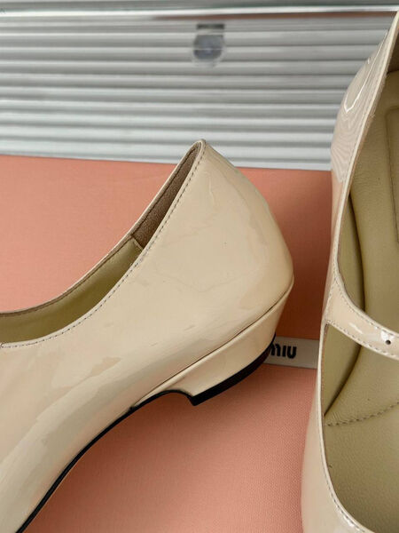 Туфли Miu Miu женский кожа бежевый 157185-6