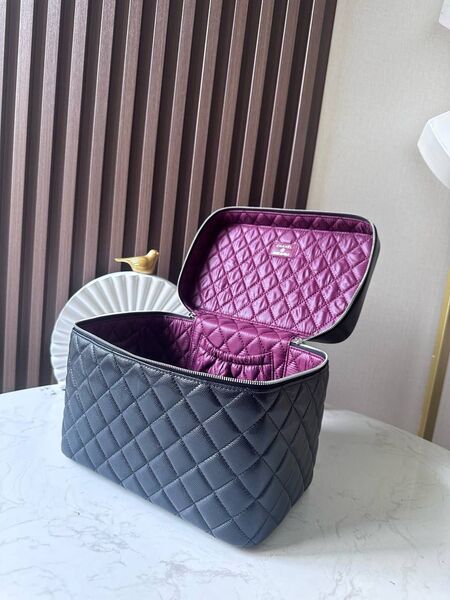 Косметичка Chanel женский кожа черный 154954-3