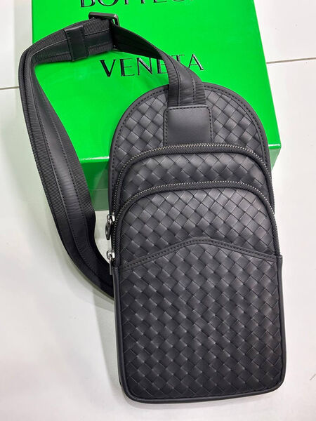 Мужская сумка слинг Bottega Veneta мужской кожа черный 200782