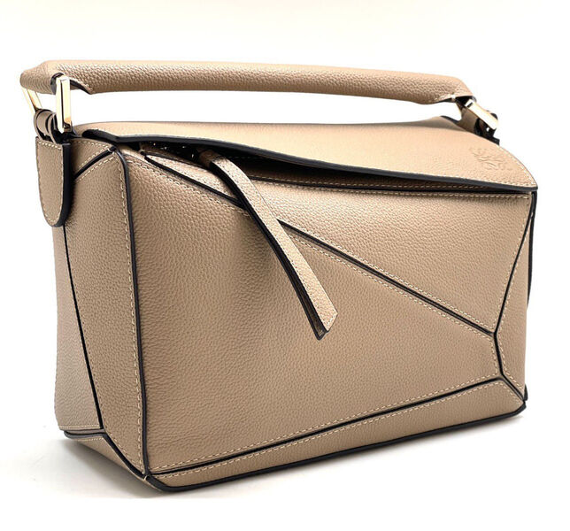 Сумка Loewe женский кожа бежевый 102777-2