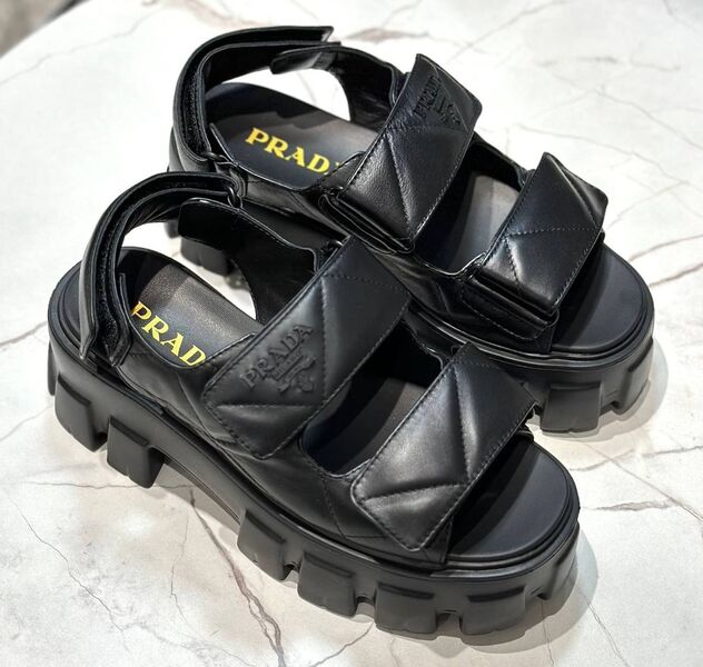 Сандалии Prada женский кожа черный 149195