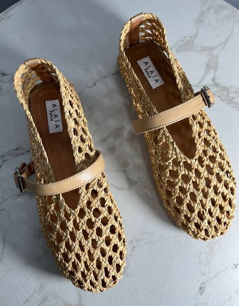 Балетки Alaïa женский кожа бежевый 188498