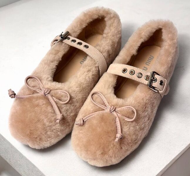 Балетки Miu Miu женский натуральный мех бежевый 159255