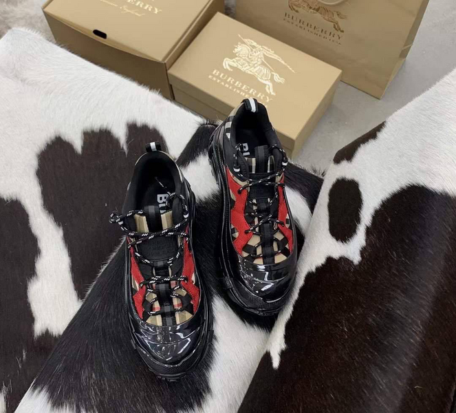 Кроссовки Burberry женский бежевый 92608-3