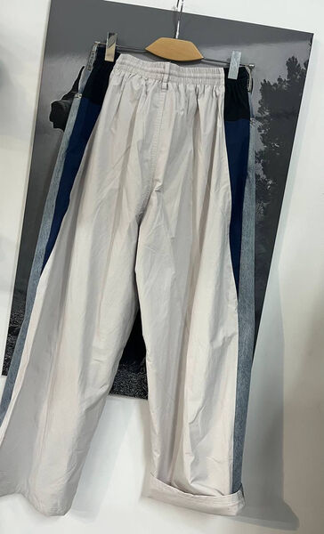 Джинсы Balenciaga женский джинса графитовый 186380-3