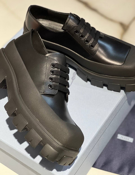 Дерби Prada женский кожа черный 16447