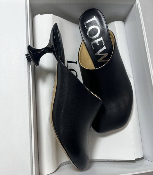 Мюли шлепки Loewe женский кожа черный 149576