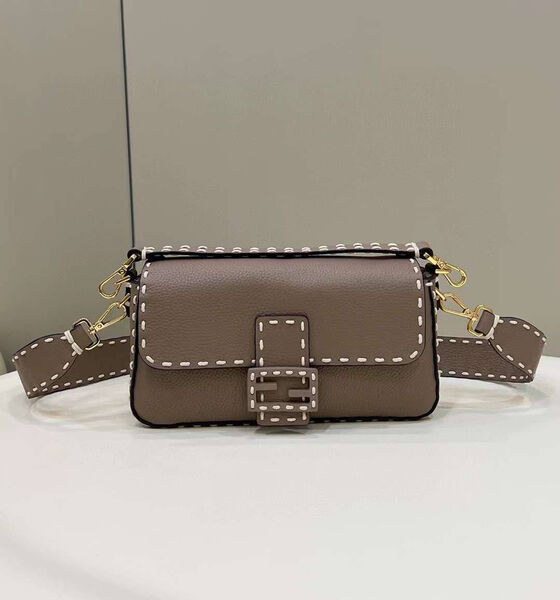Сумка Fendi Baguette женский кожа бежевый 74629-3