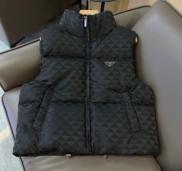 Жилет Prada женский черный 127414