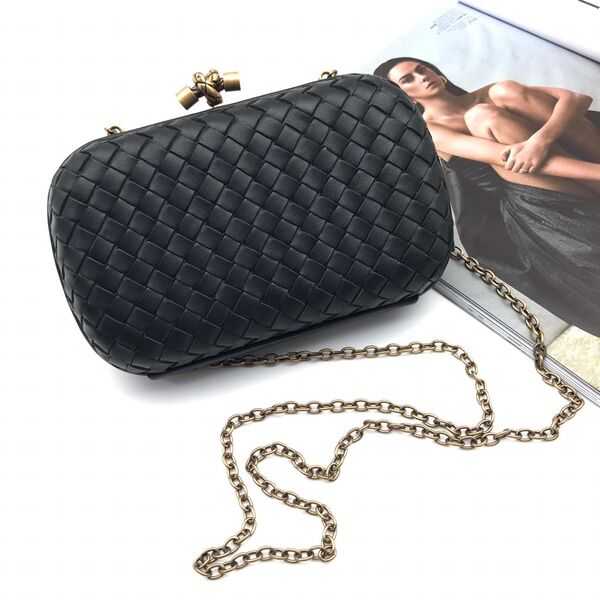Клатч Bottega Veneta Chain Knot женский кожа черный 26018