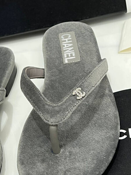 Шлепки Chanel женский велюр графитовый 149656-2