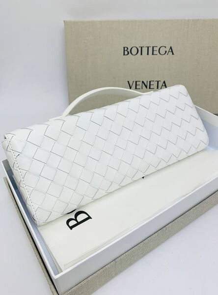 Клатч Bottega Veneta женский кожа белый 136350-2