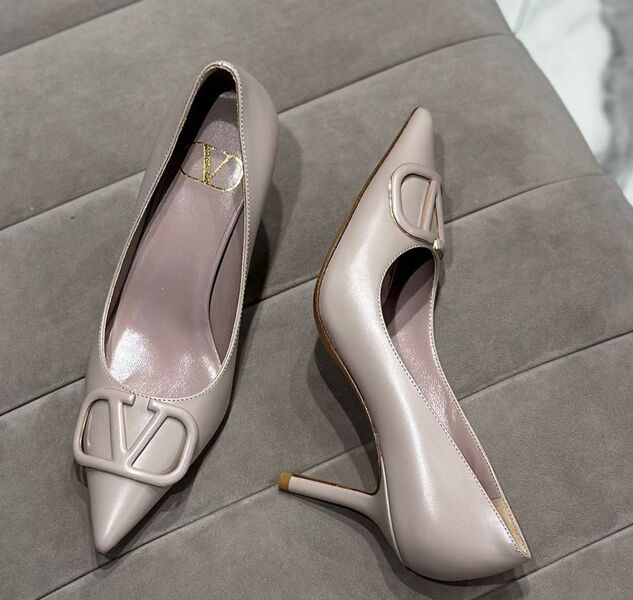Туфли Valentino женский кожа бежевый 121261
