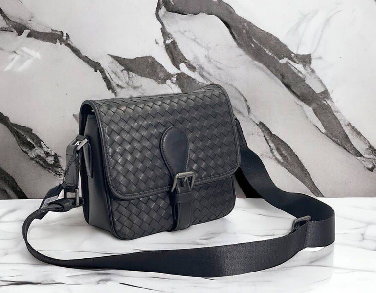 Мужская сумка мессенджер Bottega Veneta мужской кожа черный 149995-4