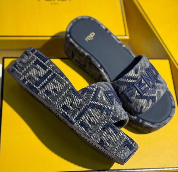 Шлепки Fendi женский текстиль графитовый 188767