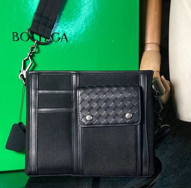 Мужская сумка месенджер Bottega Veneta мужской кожа черный 132081
