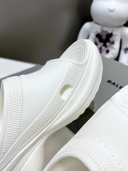 Шлепки Balenciaga женский белый 106213-4