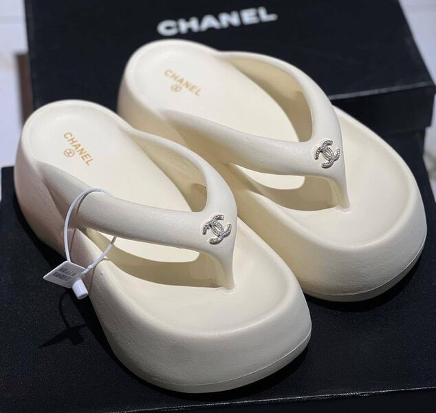 Шлепки Chanel женский белый 151053