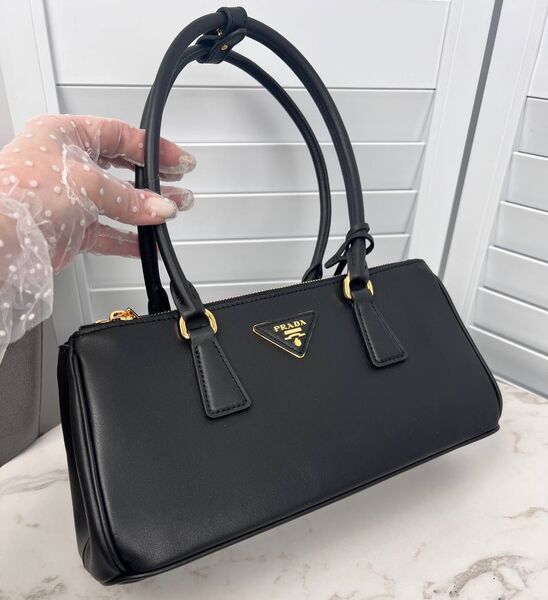 Сумка Prada женский кожа черный 174407