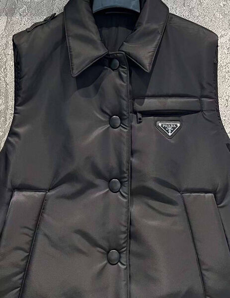 Жилет Prada женский черный 127410-3