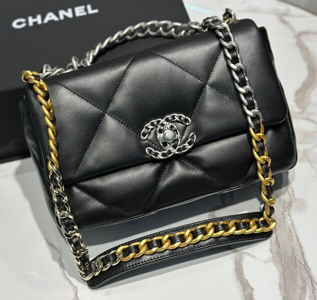 Сумка Chanel 19 женский кожа черный 170486