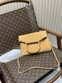 Chanel женский замша бежевый c7244758-1-5
