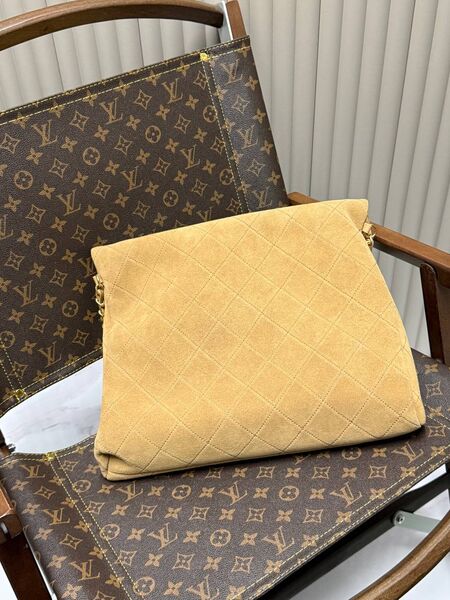 Chanel женский замша бежевый c7244758-1-3