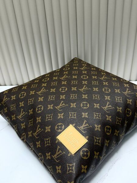 Подушка Louis Vuitton y5499762-1-2