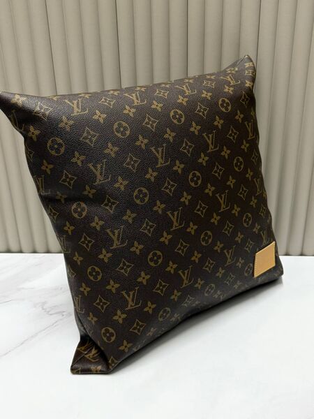 Подушка Louis Vuitton y5499762-1-4