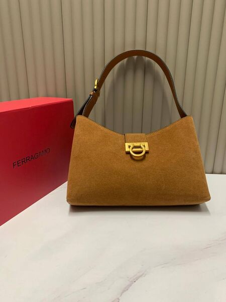 Сумка Ferragamo женский замша бежевый v0386821-1