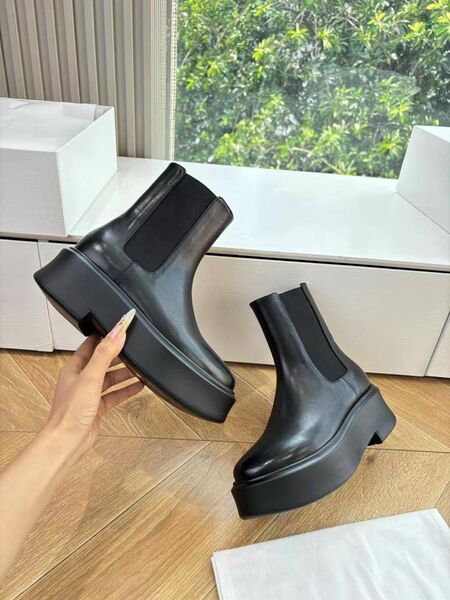 Ботинки The Row Zipped Boot кожа черный m4594814-1