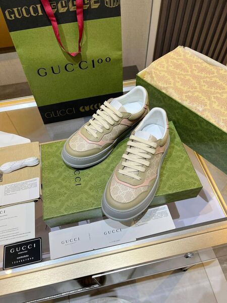 Женские кроссовки Gucci w0321518-1-7