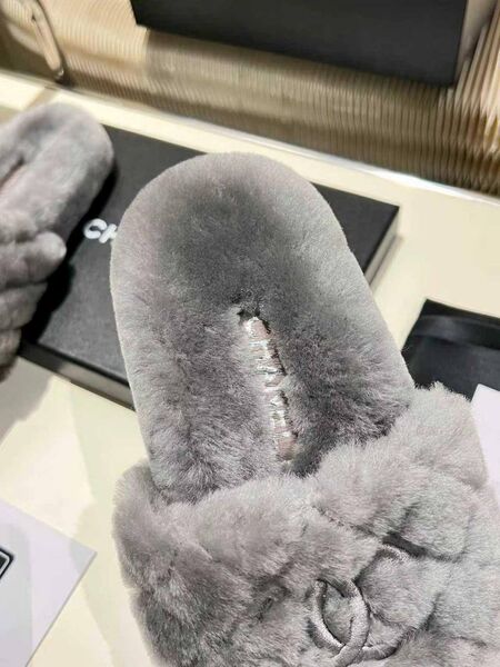 Меховые тапочки Chanel женский натуральный мех графитовый e9937542-1-6