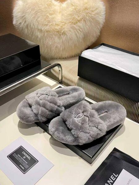 Меховые тапочки Chanel женский натуральный мех графитовый e9937542-1-3