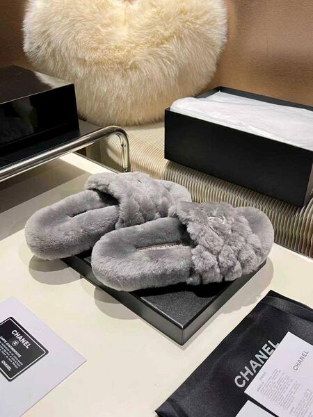 Меховые тапочки Chanel женский натуральный мех графитовый e9937542-1-2